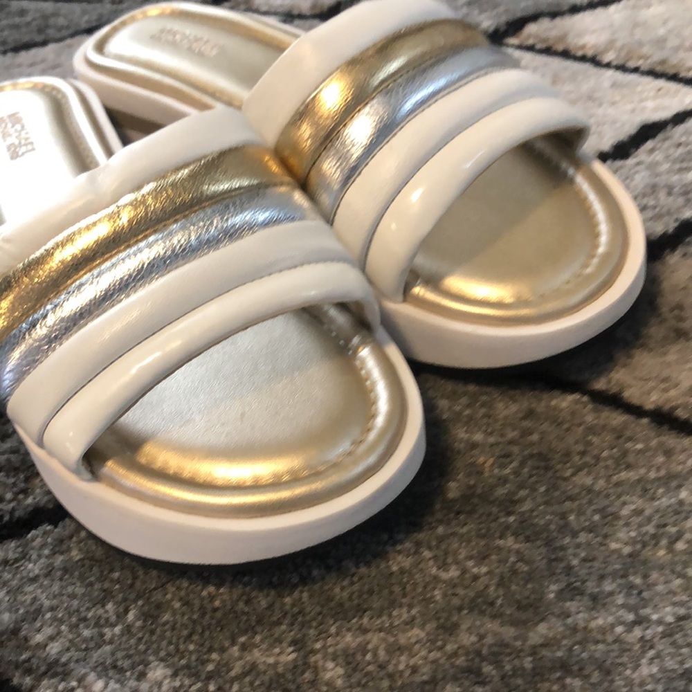 Michael Kors womens size 7.5M NWOT - Picture 7 of 9